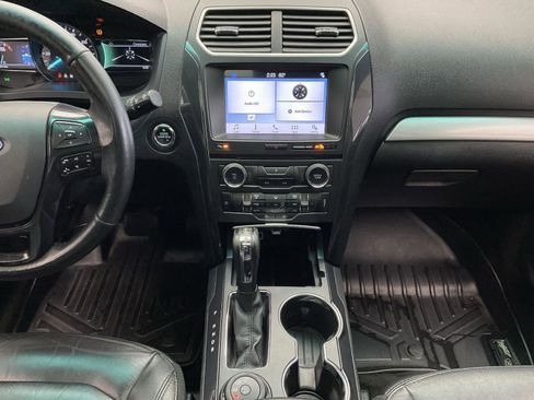 Used 2017 Ford Explorer XLT w/ Equipment Group 202A image 21
