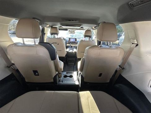 Certified 2023 Toyota Sienna XLE image 17
