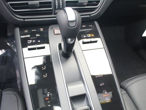 New 2026 Porsche Macan Turbo AWD/4WD image 16