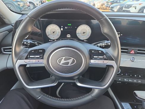 Used 2025 Hyundai Elantra Limited FWD image 23