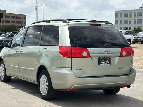 Used 2010 Toyota Sienna LE image 7