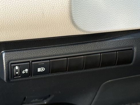 Used 2024 Toyota Corolla LE FWD image 22