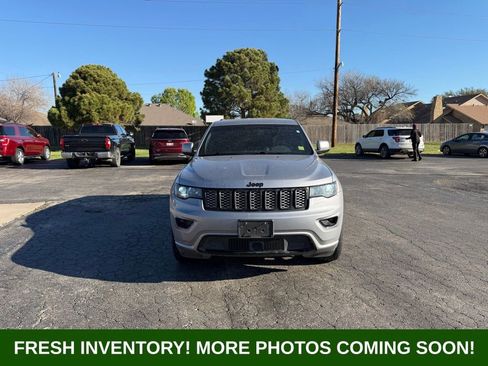 Used 2021 Jeep Grand Cherokee Laredo X image 2