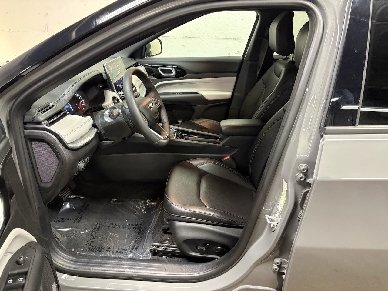 Used 2024 Jeep Compass Limited AWD/4WD image 3