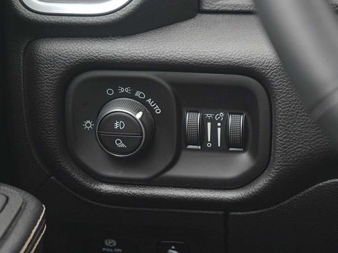 Used 2025 RAM 1500 Laramie AWD/4WD image 22