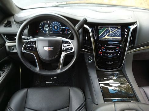 Used 2019 Cadillac Escalade Platinum image 13