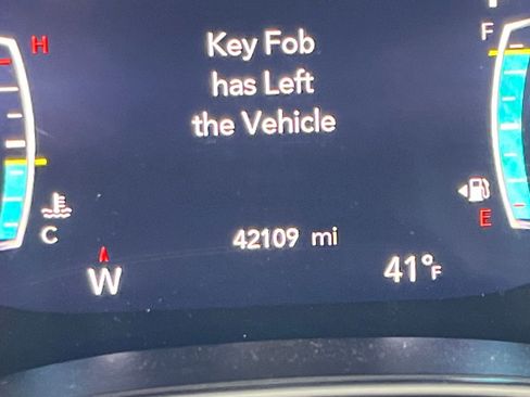 Used 2025 Chrysler Pacifica Limited image 45