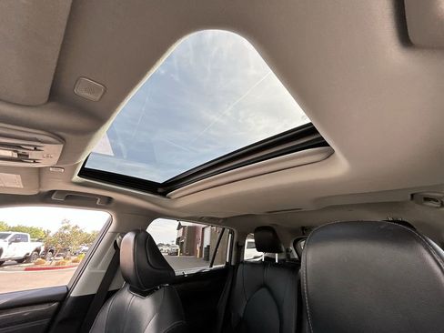 Used 2023 Toyota Highlander Limited image 19