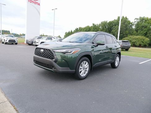 Used 2024 Toyota Corolla Cross LE image 8