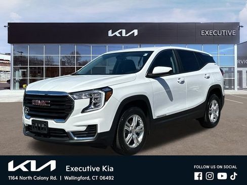 Used 2024 GMC Terrain SLE AWD/4WD image 1