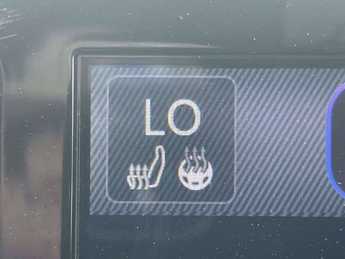 Used 2025 RAM 1500 4x4 Crew Cab image 19
