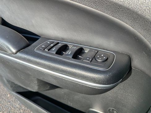 Used 2018 Chrysler 300 Touring w/ Sport Appearance Package image 17