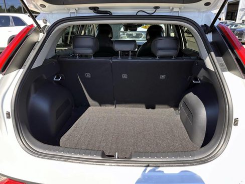 Used 2023 Kia Niro EX FWD image 7