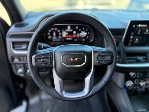 Used 2023 GMC Yukon SLT w/ SLT Premium Package AWD/4WD image 6