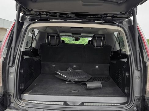 Used 2017 Cadillac Escalade ESV Premium Luxury AWD/4WD image 9