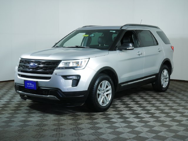 Certified 2018 Ford Explorer XLT w/ Equipment Group 202A AWD/4WD image 5