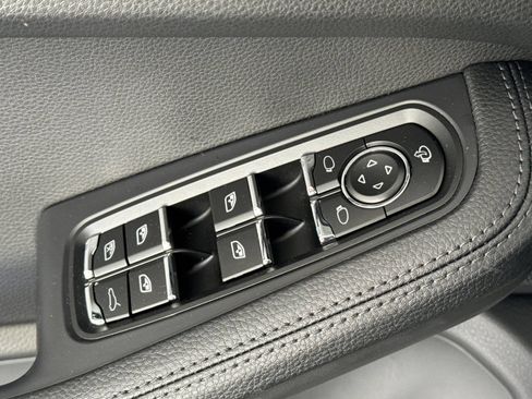 Certified 2026 Porsche Macan AWD/4WD image 13