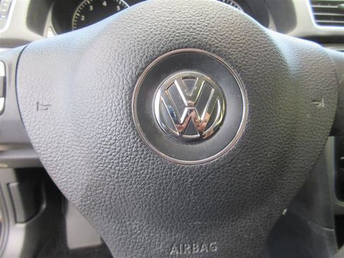 Used 2014 Volkswagen Passat 1.8T S image 16