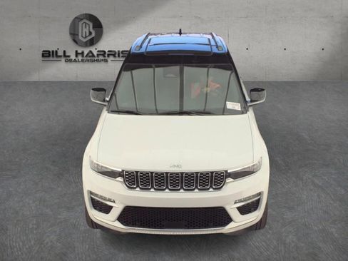 Used 2023 Jeep Grand Cherokee Summit AWD/4WD image 10