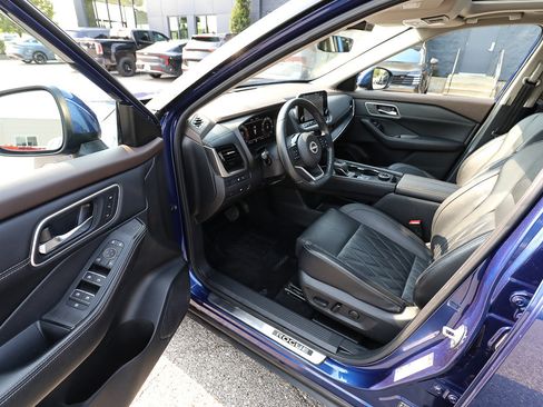 Used 2023 Nissan Rogue Platinum w/ Platinum Premium Package AWD/4WD image 12