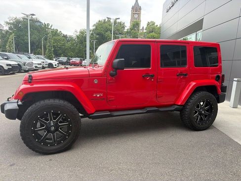 Used 2018 Jeep Wrangler Unlimited Sahara AWD/4WD image 7