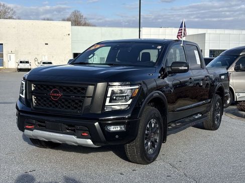 Used 2024 Nissan Titan PRO-4X w/ Pro-4x Convenience Package image 6