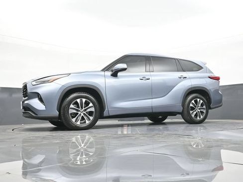 Used 2021 Toyota Highlander XLE FWD image 57
