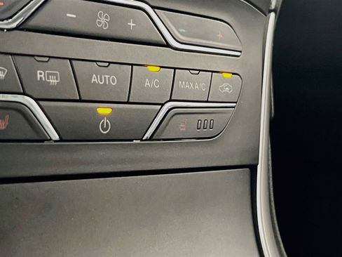 Used 2019 Ford Edge SEL w/ Equipment Group 201A AWD/4WD image 19