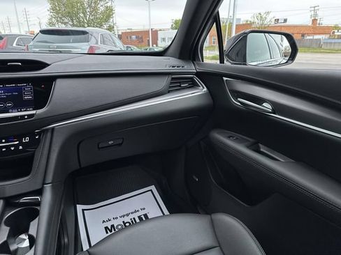 Certified 2025 Cadillac XT5 Luxury w/ LPO, Floor Liner Package FWD image 30