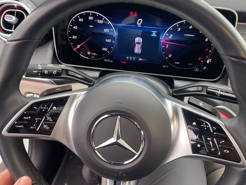 Used 2025 Mercedes-Benz GLC 300 4MATIC image 2