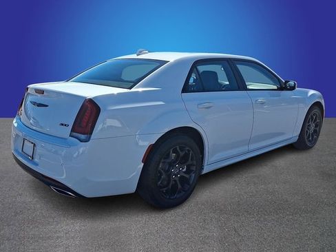 Used 2023 Chrysler 300 Touring L w/ Popular Equipment Group AWD/4WD image 4