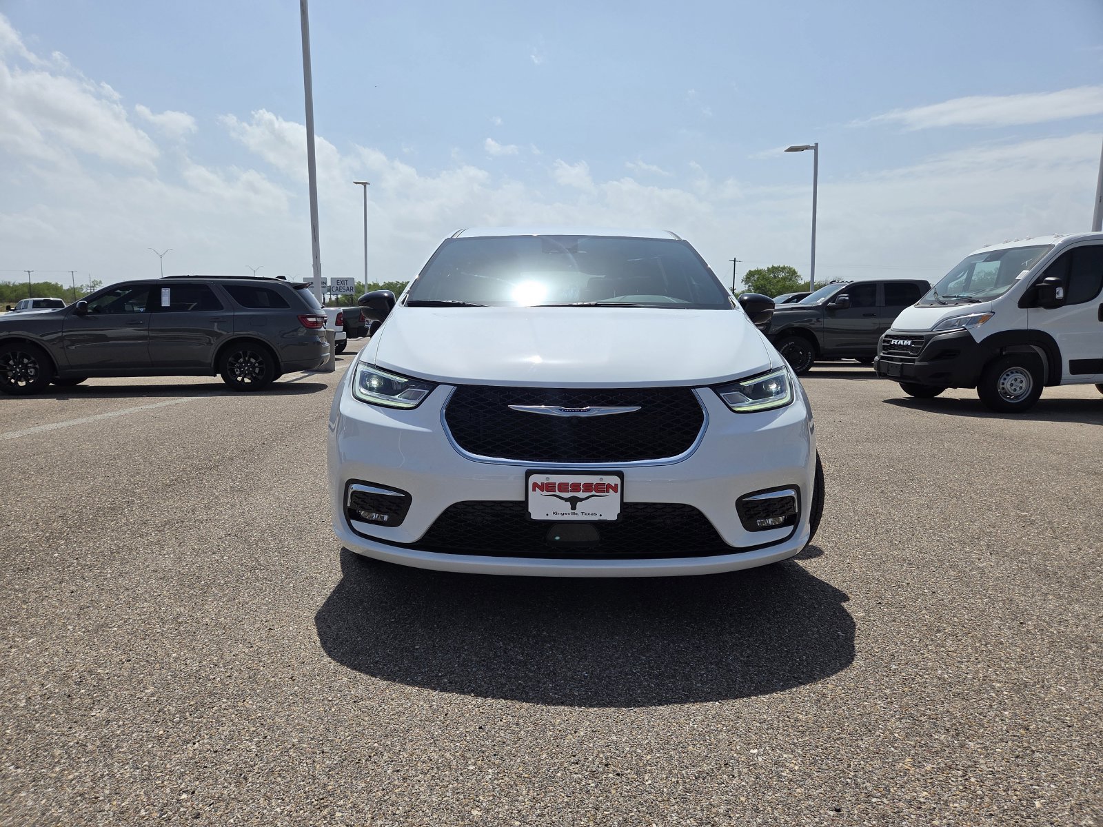 New 2026 Chrysler Pacifica Select FWD image 2