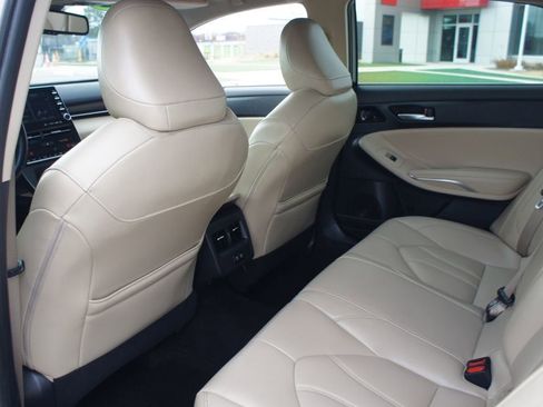 Used 2019 Toyota Avalon XLE image 15