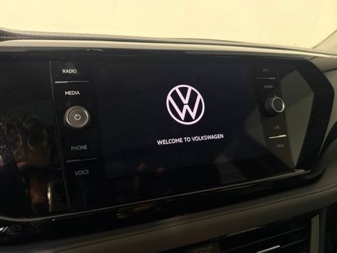 Used 2024 Volkswagen Taos SE FWD image 21