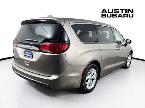Used 2017 Chrysler Pacifica Touring Plus w/ Tire & Wheel Group FWD image 7