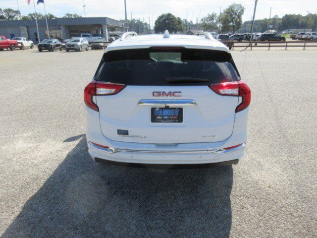 Used 2024 GMC Terrain Denali w/ Denali Premium Package AWD/4WD image 6