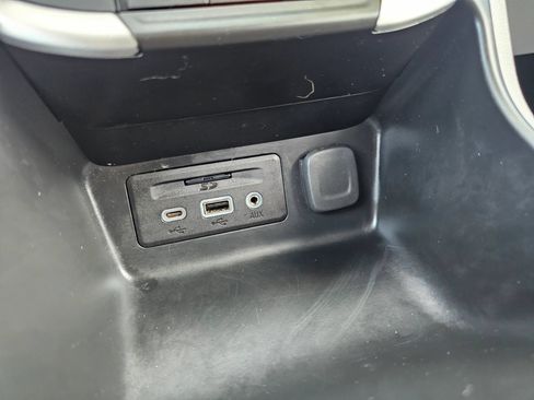 Used 2023 GMC Terrain SLT w/ Infotainment Package II AWD/4WD image 29