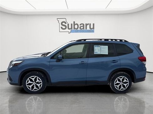 Used 2023 Subaru Forester Premium image 4