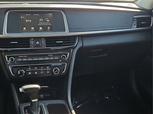 Used 2018 Kia Optima S w/ Panoramic Sunroof Package image 17