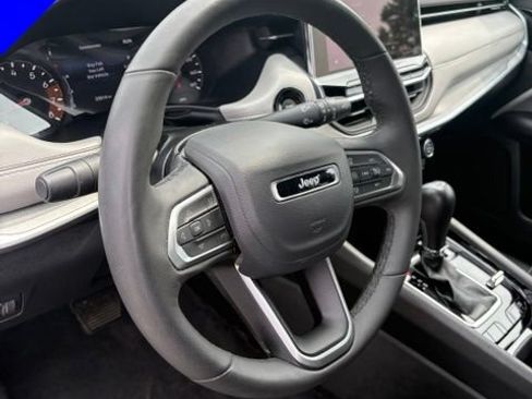 Used 2025 Jeep Compass Limited AWD/4WD image 16