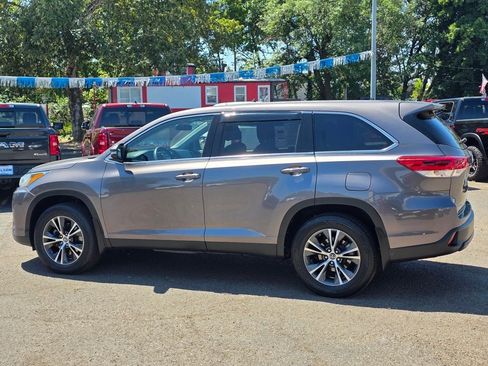 Used 2019 Toyota Highlander LE image 30