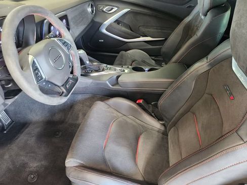 Used 2019 Chevrolet Camaro ZL1 RWD image 4