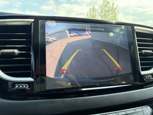 Used 2025 Chrysler Pacifica Select FWD image 35