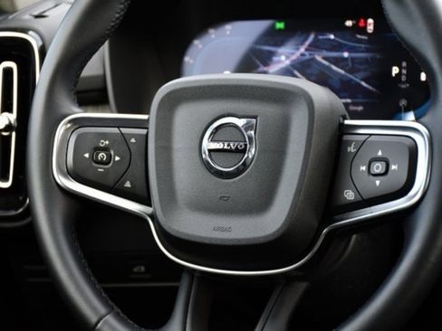 Certified 2025 Volvo XC40 B5 Core image 19