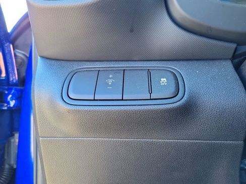 Used 2025 Hyundai Venue SE image 15