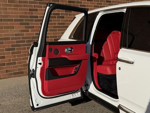 Used 2024 Rolls-Royce Cullinan image 22