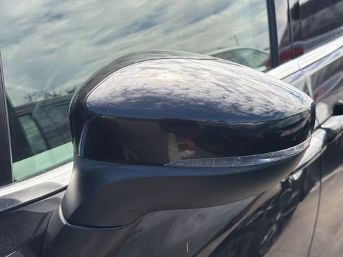 Used 2023 Chrysler Pacifica Touring-L FWD image 19
