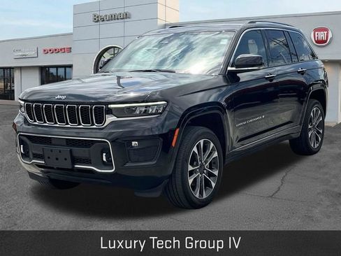 Used 2022 Jeep Grand Cherokee Overland w/ Luxury Tech Group IV AWD/4WD image 3