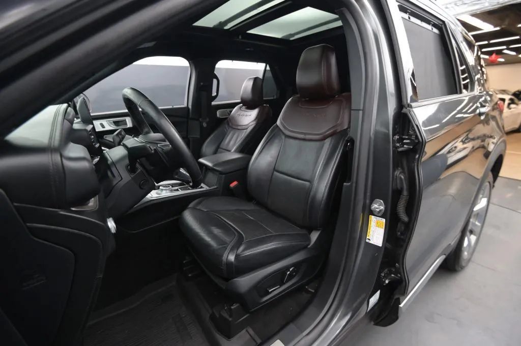 Used 2020 Ford Explorer Platinum w/ Premium Technology Package AWD/4WD image 43