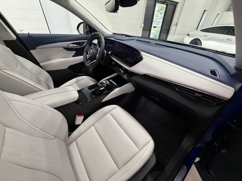 Used 2025 Buick Envision Avenir AWD/4WD image 19